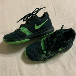 Boys Kylie Irving Basketball shoes
